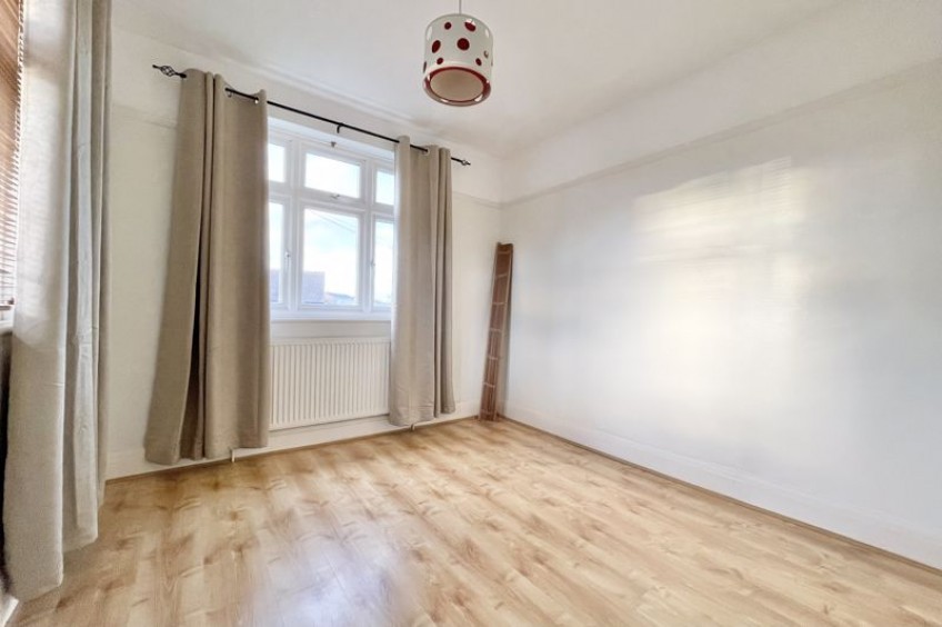 Images for Cornwall Avenue, Claygate