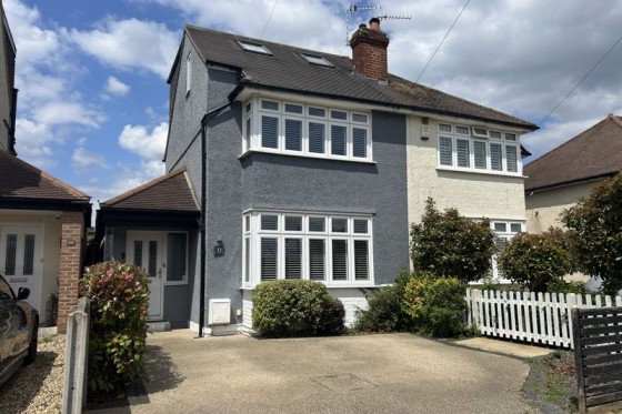View Full Details for Cedarcroft Road Chessington