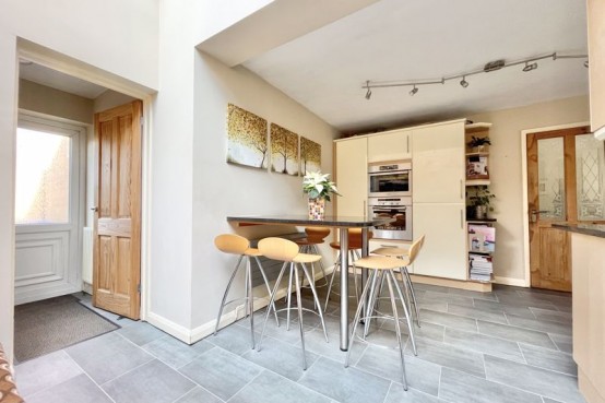 Images for Foxwarren, Esher EAID:MatthewPierce BID:Matthew Pierce