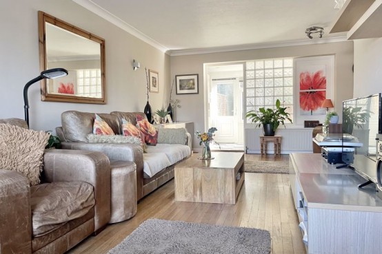 Images for Foxwarren, Esher EAID:MatthewPierce BID:Matthew Pierce