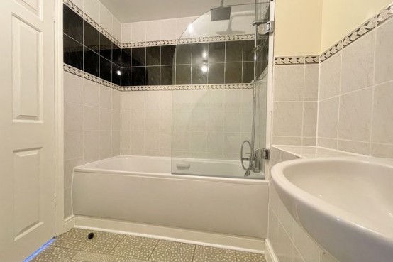 Images for Lynwood Road, Thames Ditton EAID:MatthewPierce BID:Matthew Pierce