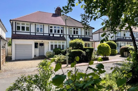 Meadow Road, Esher - EAID:MatthewPierce, BID:Matthew Pierce