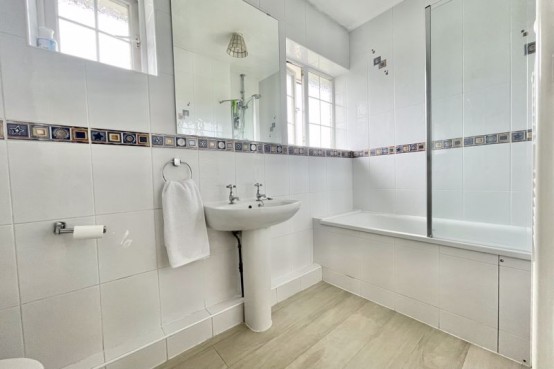 Images for The Roundway Claygate Surrey EAID:MatthewPierce BID:Matthew Pierce
