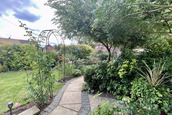 Images for The Roundway Claygate Surrey EAID:MatthewPierce BID:Matthew Pierce