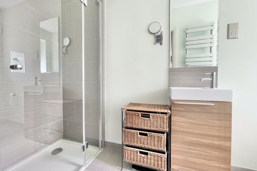 Images for Harefield, Esher