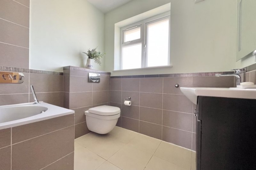 Images for Harefield, Esher
