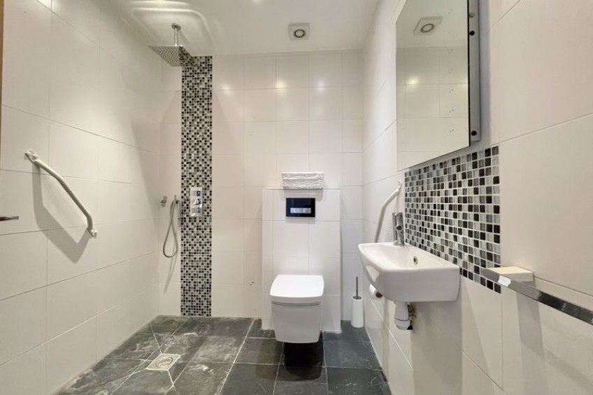 Images for Harefield, Esher