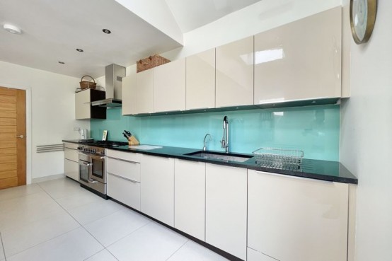 Images for Harefield, Esher EAID:MatthewPierce BID:Matthew Pierce