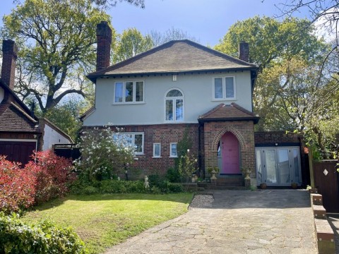 Hinchley Close, Esher - EAID:MatthewPierce, BID:Matthew Pierce