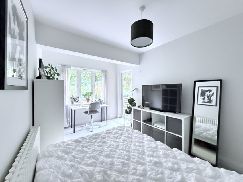 Images for Hinchley Close, Esher
