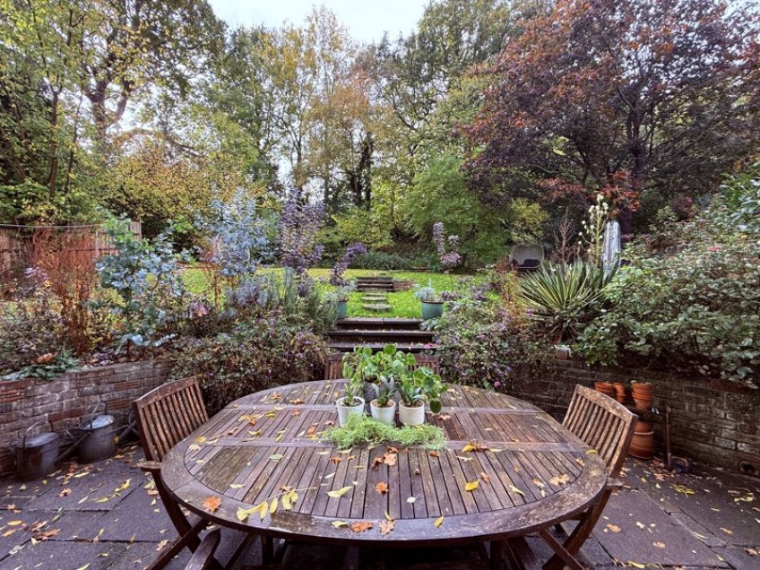 Images for Hinchley Close, Esher